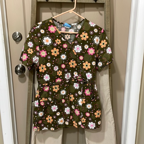 Scrub H.Q. women’s scrub top -SZ S - Picture 1 of 7